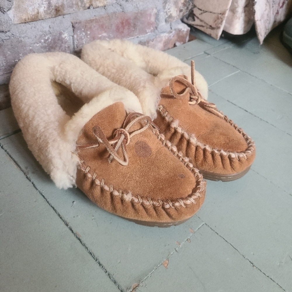 Cozy LL Bean Shearling Lined Moccasin Slippers